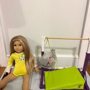 McKenna - America Girl Doll 2012 Girl of the Year with outfit/accesorries